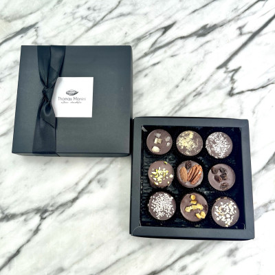 Coffret de Palets au Chocolat Noir – 27 pièces | Gourmandise Élégante Coffret de Palets au Chocolat Noir – 27 pièces | Gourmandise Élégante